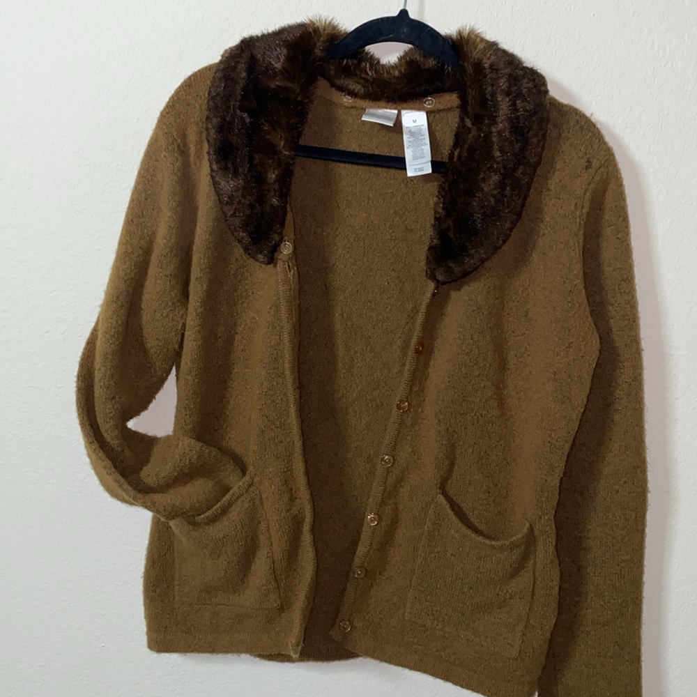 🎈Cozy Brown Button up Sweater with detachable Faux Fur Collar! - Picture 4 of 11